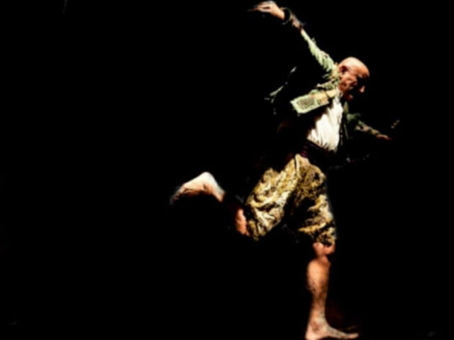 Ο «Καραγκιόζης» στήνει μπερντέ στο Κολωνάκι