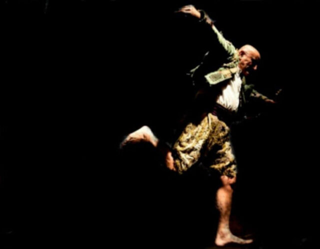 Ο «Καραγκιόζης» στήνει μπερντέ στο Κολωνάκι