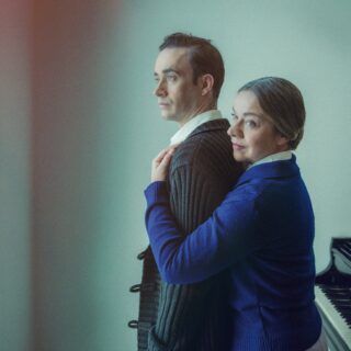 Άρης Μπαλής και Αγγελική Παπαθεμελή στο “Μπεν και Ίμο”: Μια φιλία που ακούγεται σαν μουσική δωματίου