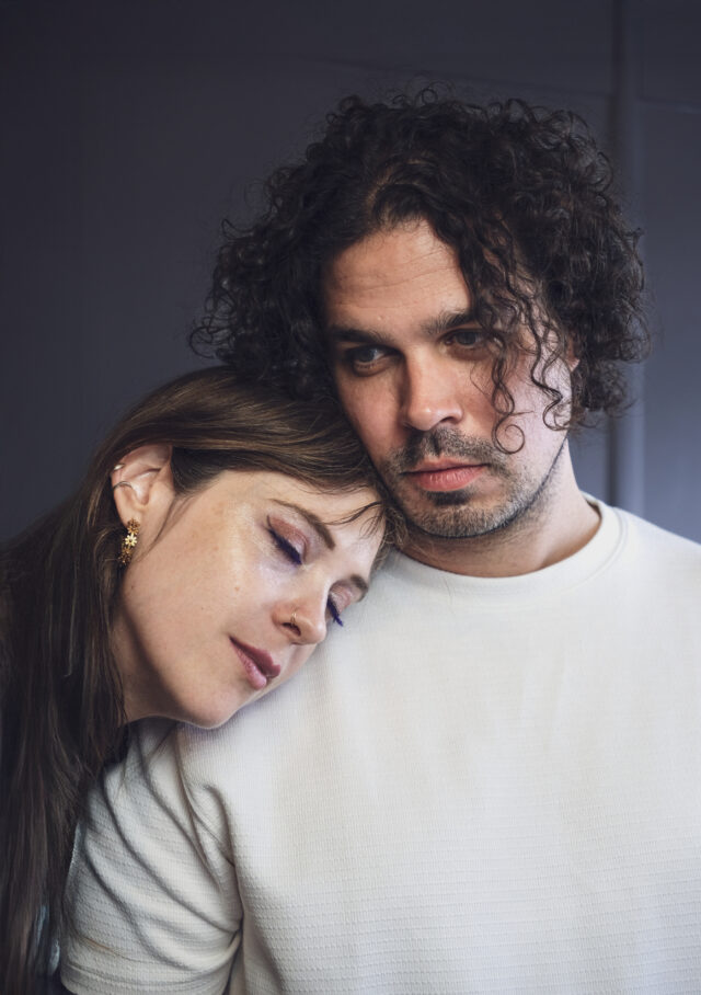 Mουσικό θέατρο και stand up poetry σε «Ένα παράξενο λάιβ»