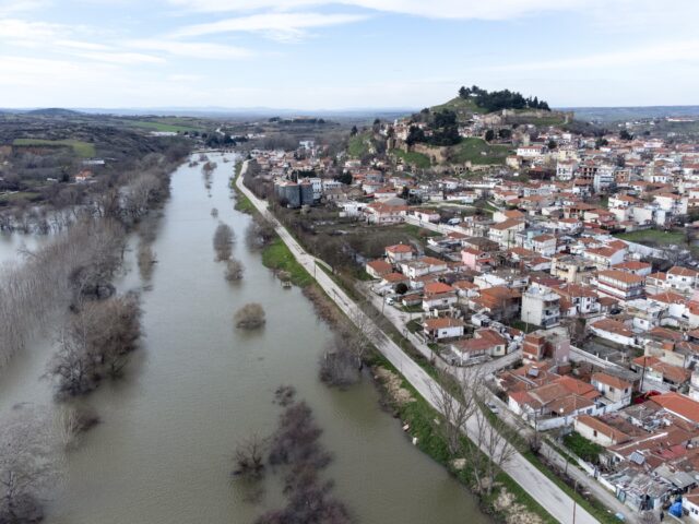 Συνεχής μάχη με τα νερά στον Έβρο