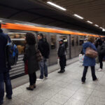 Άνδρας έχασε τις αισθήσεις του και έπεσε στις ράγες του Μετρό