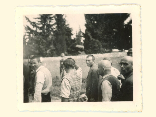 Το ΥΠΠΟ κηρύσσει μνημείο τις φωτογραφίες με τους 200 κομμουνιστές της Καισαριανής