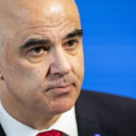 Στην Ελλάδα ο Αλέν Μπερσέ – Ποια θέματα θα συζητήσει κατά την παραμονή του