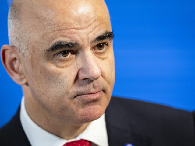 Στην Ελλάδα ο Αλέν Μπερσέ – Ποια θέματα θα συζητήσει κατά την παραμονή του