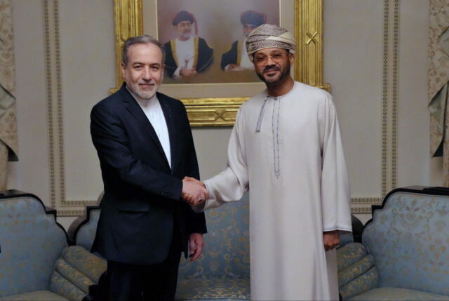 Ξεκίνησαν οι διμερείς συνομιλίες Ιράν-ΗΠΑ στο Ομάν