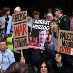 Αντιδράσεις και διαδηλώσεις στην Αυστραλία για την επίσκεψη Χέρτζογκ