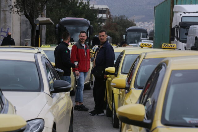 Απεργούν τα ταξί σε όλη την Ελλάδα