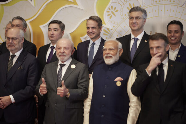 Σύνοδος για την ΤΝ στην Ινδία: Έκκληση για παγκόσμια πρόσβαση, κανόνες και δίκαιη κατανομή των οφελών