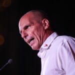 Παραπέμπεται σε δίκη ο Γιάνης Βαρουφάκης για «πρόκληση και διαφήμιση ναρκωτικών»