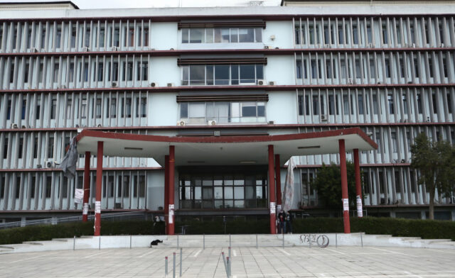 Στις 10 το βράδυ θα κλείνει το ΑΠΘ – Η απόφαση των πρυτανικών αρχών μετά τα επεισόδια