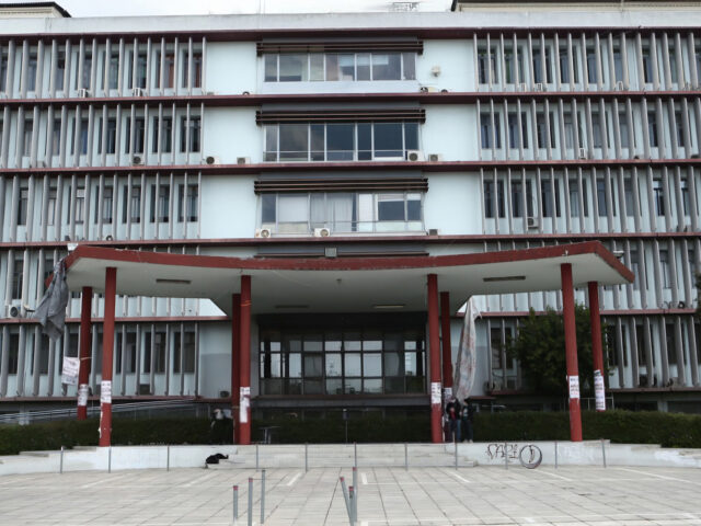 Στις 10 το βράδυ θα κλείνει το ΑΠΘ – Η απόφαση των πρυτανικών αρχών μετά τα επεισόδια