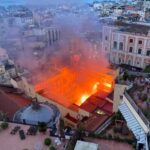 Πυρκαγιά κατέστρεψε το θέατρο Σανατζάρο της Νάπολης [ΒΙΝΤΕΟ]