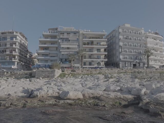 Η Δημόσια Ιδιωτική Οικία: 9 στροφές για την Αθήνα του Τάσου Λάγγη στο 28ο TIFF