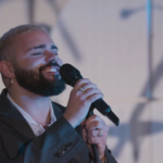 Akylas και Papazó ερμηνεύουν το «Ατελιέ» με την Ορχήστρα Σύγχρονης Μουσικής της ΕΡΤ