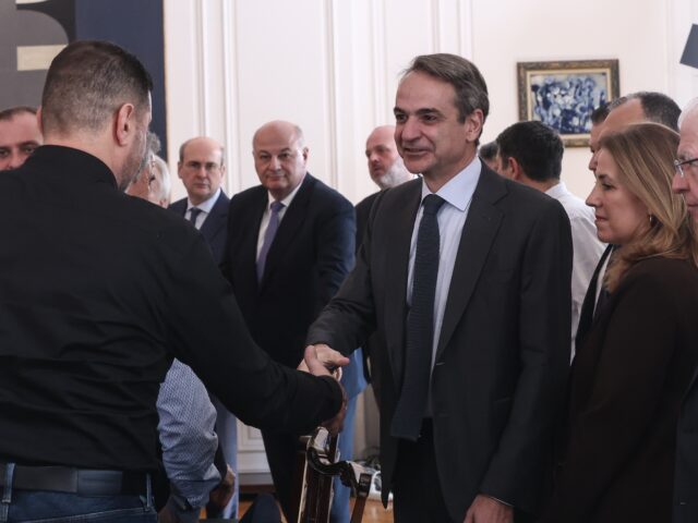 Συνάντηση Μητσοτάκη με αγρότες: Προτεραιότητα η οριστική εκρίζωση της ευλογιάς