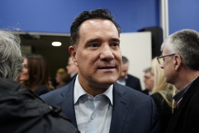 Ένταση στο νοσοκομείο Νίκαιας με αφορμή την επίσκεψη Άδωνι Γεωργιάδη [ΒΙΝΤΕΟ]