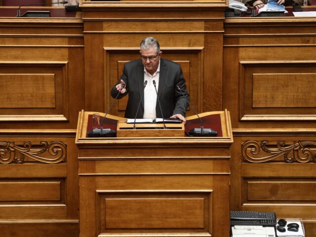 Βουλή: «Όχι» στην άρση ασυλίας του Δ. Κουτσούμπα, «Ναι» για τον Δ. Μάντζο