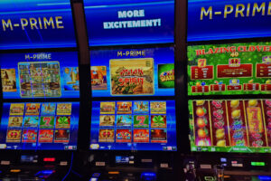 Αγίου Βαλεντίνου στο καζίνο: Ρομάντζο με φραπέ Σφακιανάκη και μπλακ τζακ