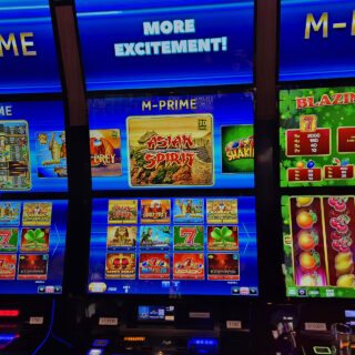 Αγίου Βαλεντίνου στο καζίνο: Ρομάντζο με φραπέ Σφακιανάκη και μπλακ τζακ