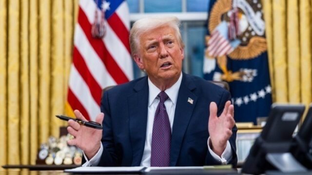 Ο Τραμπ ανακοίνωσε ότι αυξάνει τον προσωρινό “παγκόσμιο δασμό” στο 15%