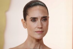 Τζένιφερ Κόνελι και Άνα ντε Άρμας στη νέα κατασκοπευτική σειρά της Apple