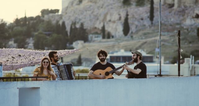 Η Ιουλία Καραπατάκη και οι ΑΤΑΡ ΤΟΥ ΤΑΡ live στο Κύτταρο