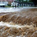 Καταιγίδα στην Αττική: Υπερχείλισε ρέμα στο Πικέρμι, διακοπή κυκλοφορίας σε δρόμους στο Πολύγωνο