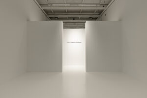 Όταν ο Γιώργος Λάνθιμος φωτογραφίζει τον κόσμο (του)