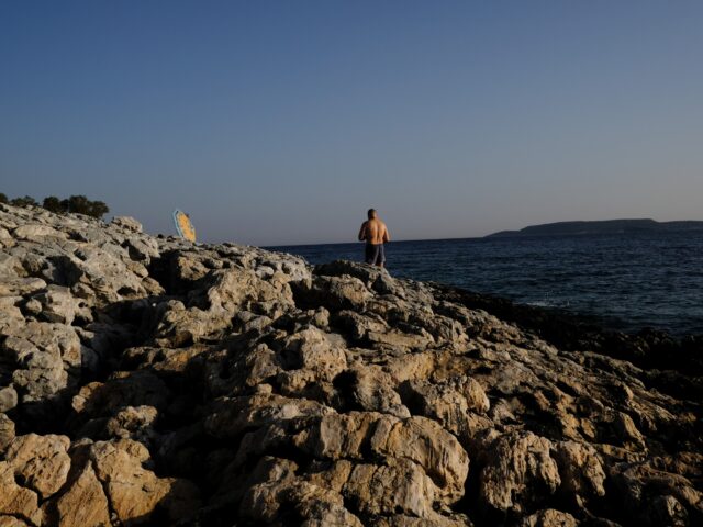 Σε εξέλιξη έρευνες για αγνοούμενο δύτη στα Λιμανάκια Βουλιαγμένης