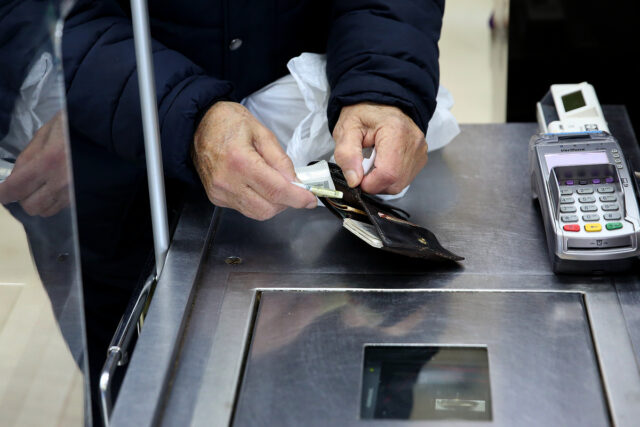 Σχεδόν ένας στους τρεις σε κίνδυνο φτώχειας ή αποκλεισμού