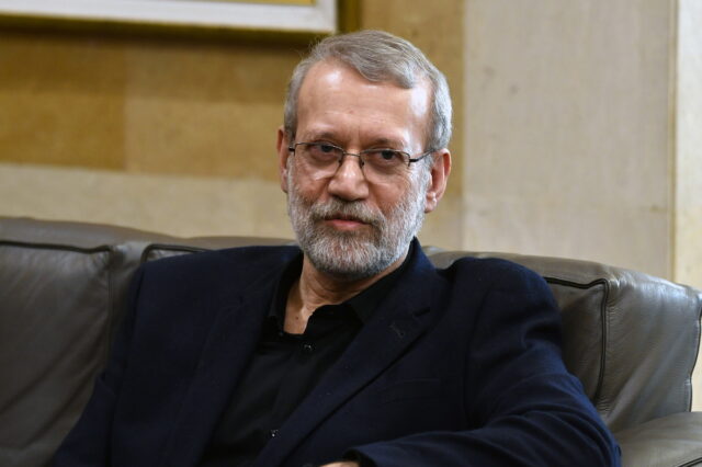 Αλί Λαριτζανί: Ποιος ήταν ο άνθρωπος που έγινε de facto ηγέτης του Ιράν