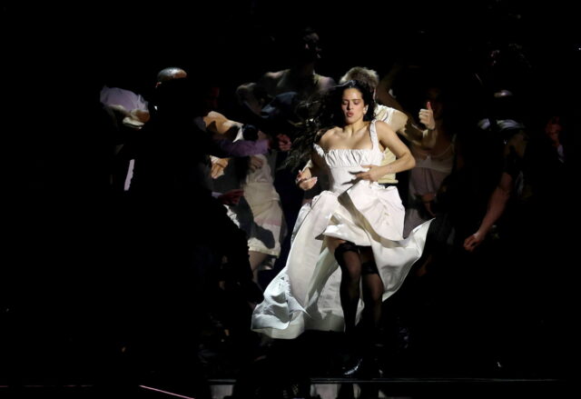 Η Rosalía ως σύγχρονη Αφροδίτη, με την υπογραφή του Δημήτρη Παπαϊωάννου