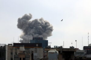 Ιράν: Χτυπήθηκε και δεύτερη γέφυρα, τουλάχιστον δύο νεκροί