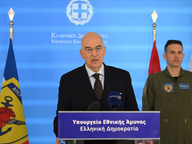 Στην Κύπρο έφτασε ο Νίκος Δένδιας: «Είμαστε απολύτως στη διάθεσή σας»