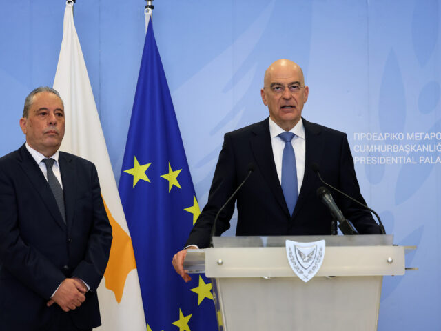 Δένδιας από Λευκωσία: «Η Ελλάδα θα συμβάλει με κάθε δυνατό τρόπο στην άμυνα της Κύπρου»