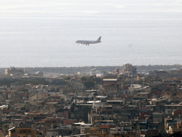 Επέστρεψαν οι πρώτοι 162 Έλληνες από τη Μέση Ανατολή