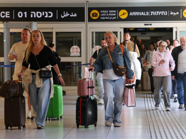 Οι Φρουροί της Επανάστασης στοχοθέτησαν με πυραύλους το ισραηλινό αεροδρόμιο Μπεν Γκουριόν