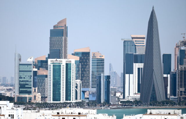 Έξι τραυματίες από συντρίμμια drone στο Αμπού Ντάμπι – Επίθεση με πυραύλους στη Ντόχα