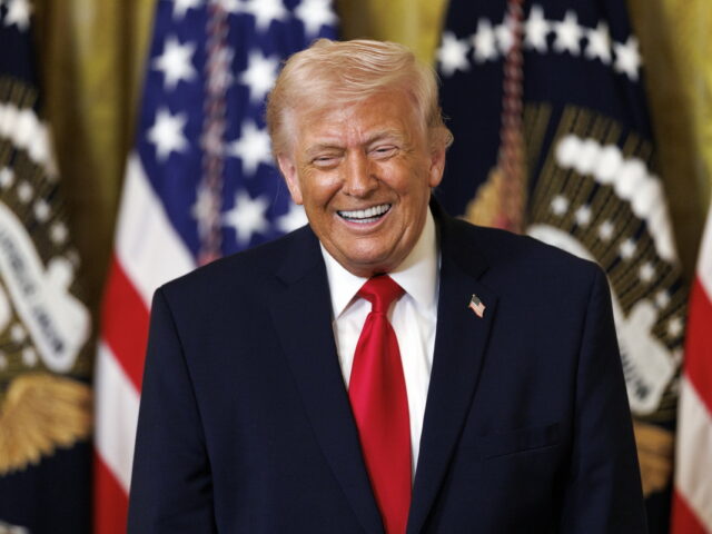 Αντίστροφη μέτρηση για τελεσίγραφο Τραμπ σε Ιράν να ανοίξει Στενά του Ορμούζ