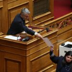 Βουλή: Παρέδωσε την έδρα του ο Οδυσσέας Κωνσταντινόπουλος