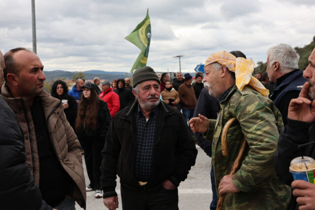 Κλιμακώνουν τις κινητοποιήσεις τους οι κτηνοτρόφοι της Λέσβου
