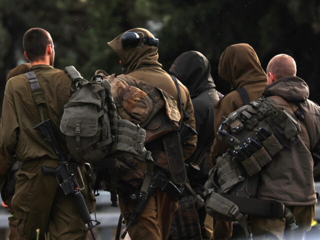 Το Ισραήλ προετοιμάζεται για χερσαία εισβολή στον Λίβανο