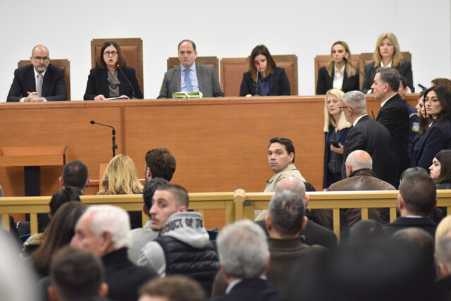 Δίκη για τα Τέμπη: Να συνεχιστεί η διαδικασία, προτείνει η εισαγγελέας