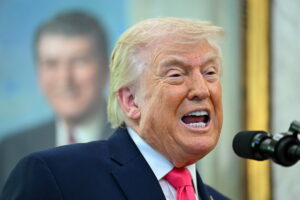 Ο Τραμπ λέει πως το Ιράν θέλει διαπραγμάτευση, διαψεύδει η Τεχεράνη