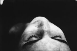 Η Ευγενία Αραβαντινού παρουσιάζει στη Θεσσαλονίκη φωτογραφίες κυριολεκτικά νεκρής φύσης