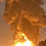 Ιράν: Απόκοσμες εικόνες μετά το χτύπημα στις πετρελαϊκές εγκαταστάσεις