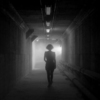 Ο Πάνος Παππάς και η Δέσποινα Χαραλάμπους σκηνοθετούν το «Τόμος 7», ένα ελληνικό sci-fi που σπάει τον χρόνο