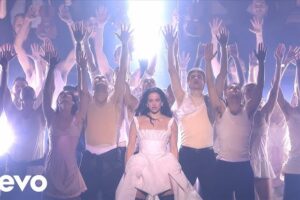 Brit Awards 2026: Καλλιτέχνης της Χρονιάς η Olivia Dean και καλύτερη εμφάνιση της χρονιάς η Rosalia με την Bjork