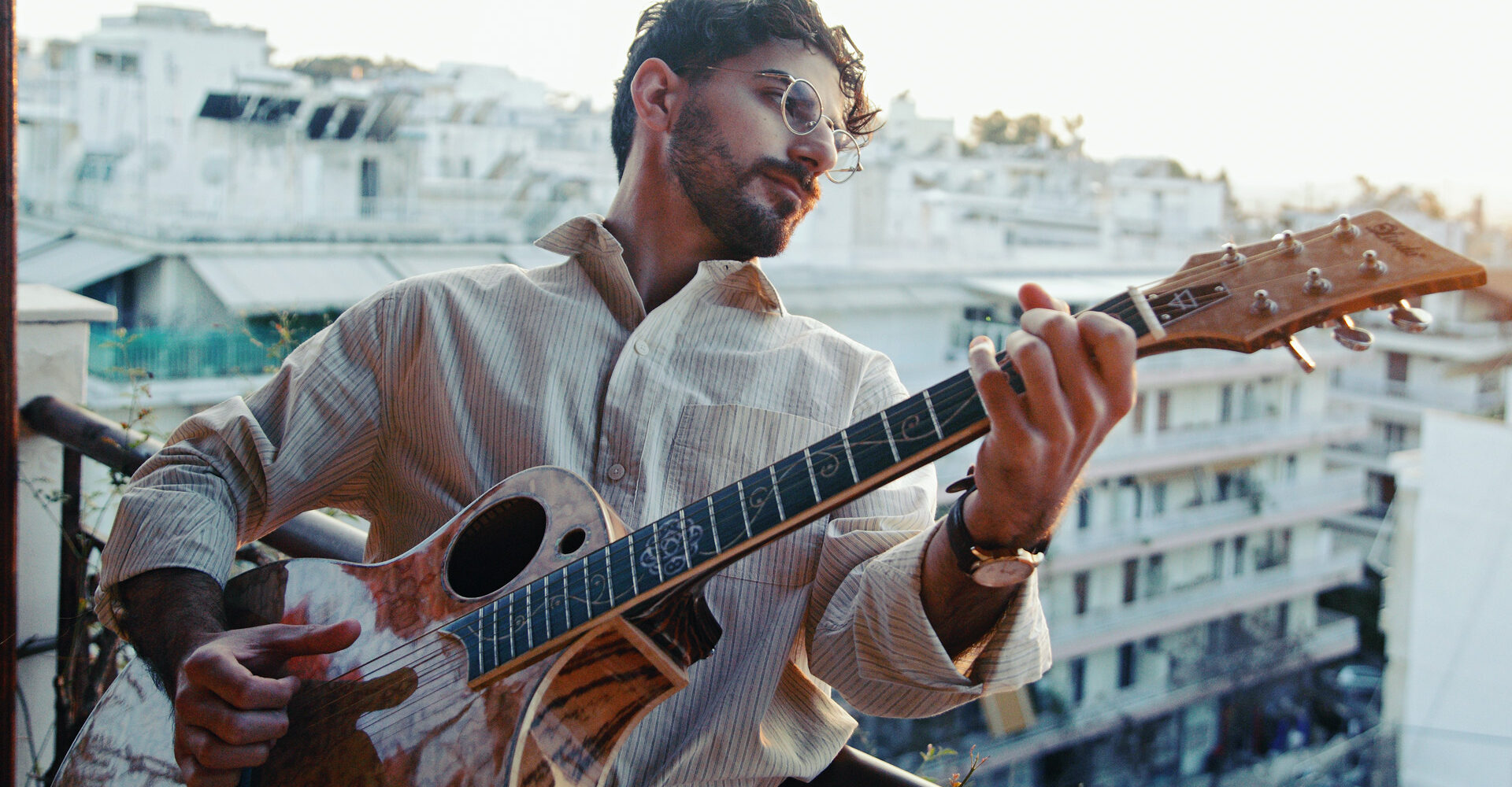 Ο Papazó δεν μπορεί χωρίς την Ιατρική. Ούτε χωρίς τη μουσική.